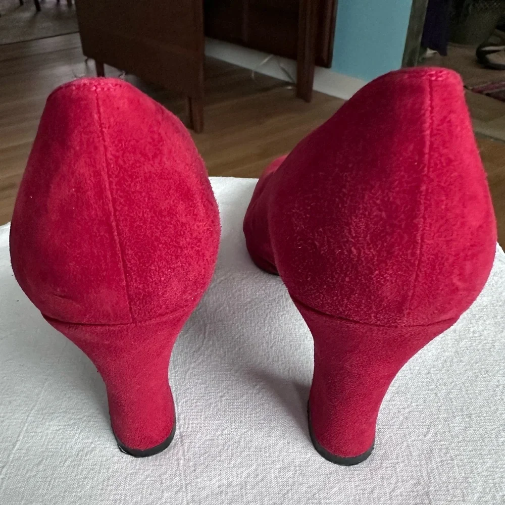 Bold Feminine Red Suede Platform Chunky Heels Leather Soles Stuart Weitzman ~ 9